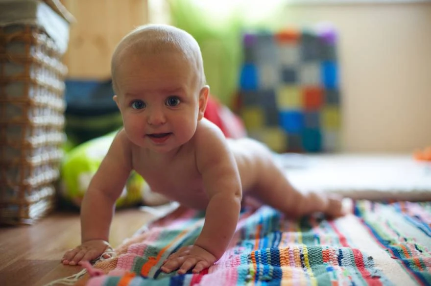 Puzanje bebe - šta je pravilno a šta nepravilno puzanje i koje su najbolje vežbe?
