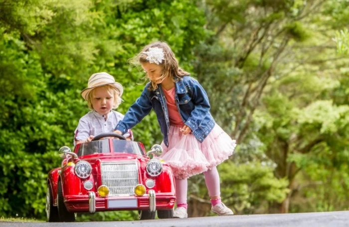 Automobili i motori na akumulator za vaše brze dečake