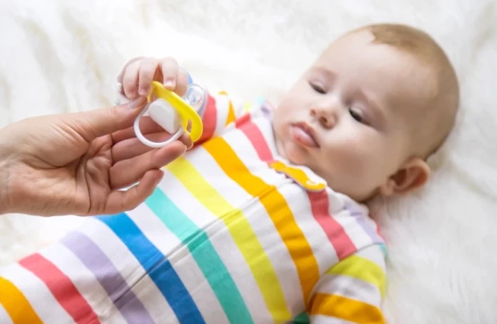 Kako da beba zavoli dudu i da li je uopšte treba privoleti na to?