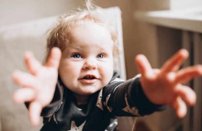 Mlataranje rukama i nogama kod beba