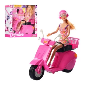 Defa Lucy Lutka na skuteru sa kacigom