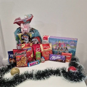 Novogodišnji slatki paketić za devojčice od 2499 din 2025, 6-7g